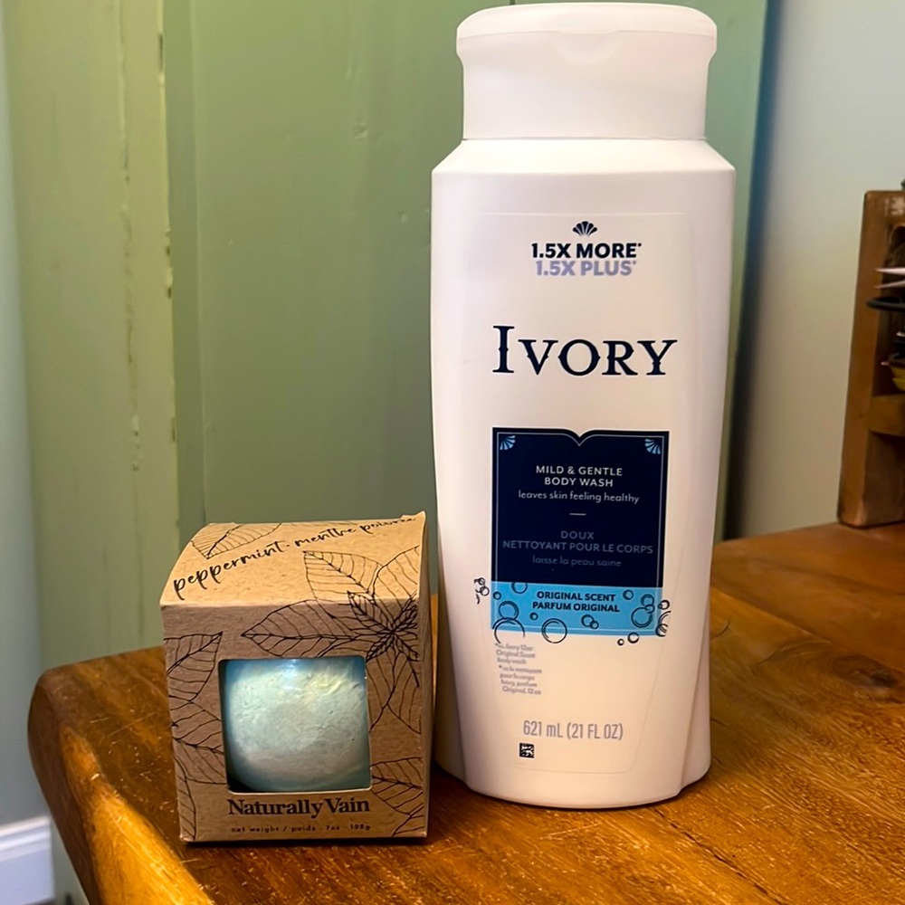 Ivory Body Wash & Peppermint Bath Bomb